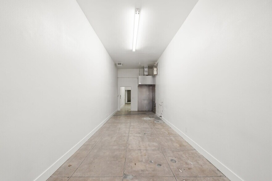 More Photos Of 101-113 E Anaheim St, Wilmington Storefront For Lease