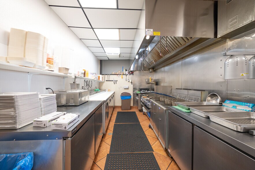 More Photos Of 1-7 Pt Barnum Sq, Bethel Restaurant For Lease