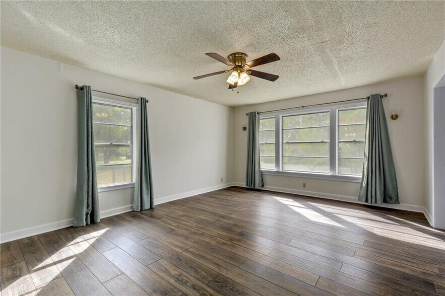 More Photos Of 4400 Norwood Ln, Austin Land For Lease
