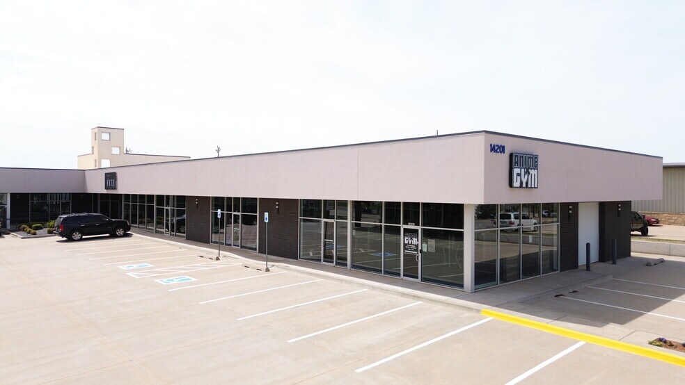 More Photos Of 14201 N Santa Fe Ave, Edmond General Retail For Lease