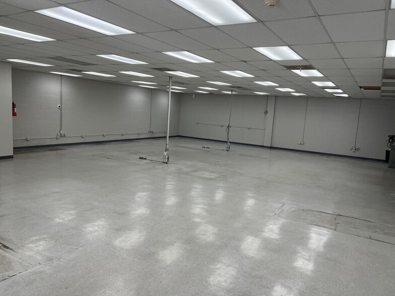 More Photos Of 1321 W 12th St, Los Angeles Light Manufacturing For Lease