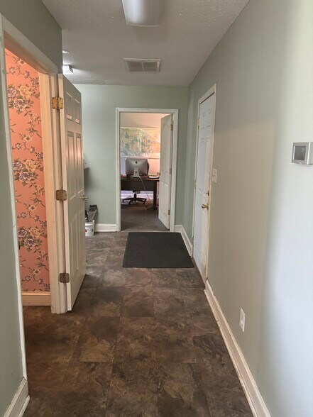 More Photos Of 1613 Warren Ave, Gastonia Warehouse For Sale