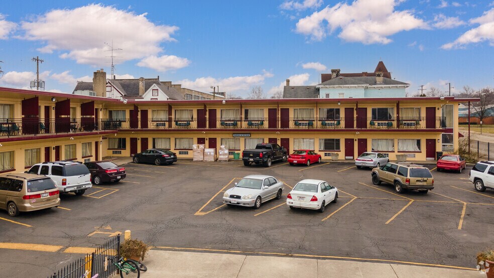 More Photos Of 325 W Columbia St, Springfield Hotel For Sale