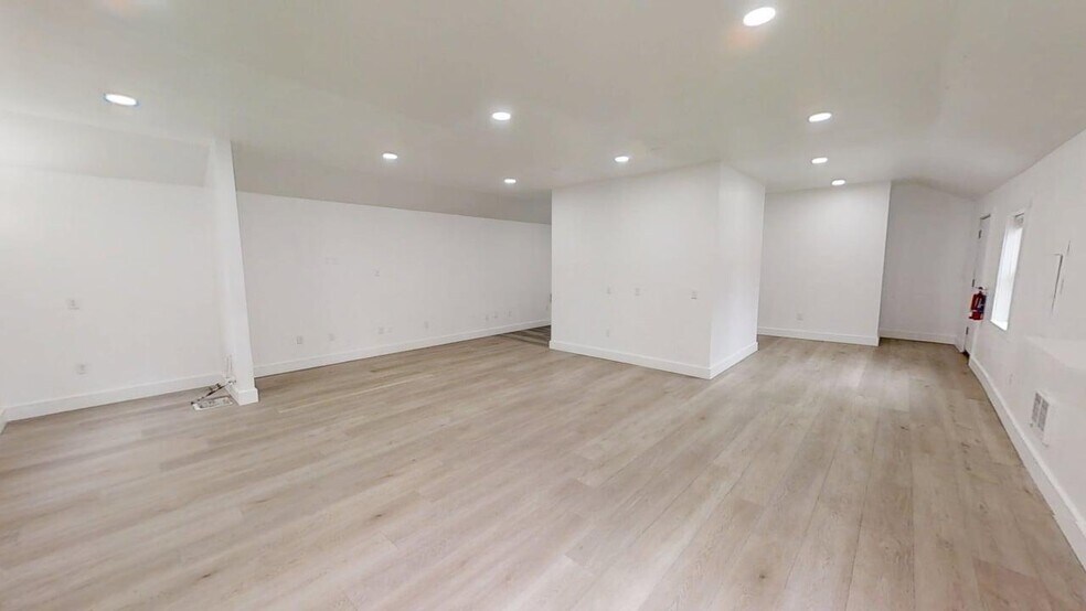 More Photos Of 11518 NE Sandy Blvd, Portland Apartments For Lease