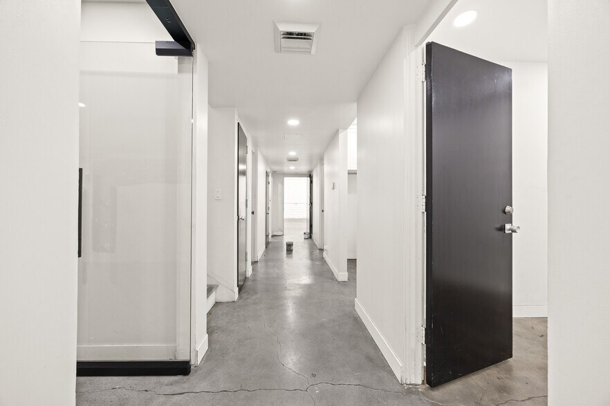 More Photos Of 2702 Saint Louis Ave, Signal Hill Warehouse For Lease