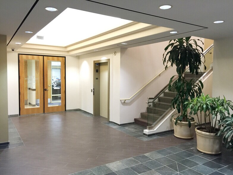 More Photos Of 440 S Melrose Dr, Vista Office For Sale