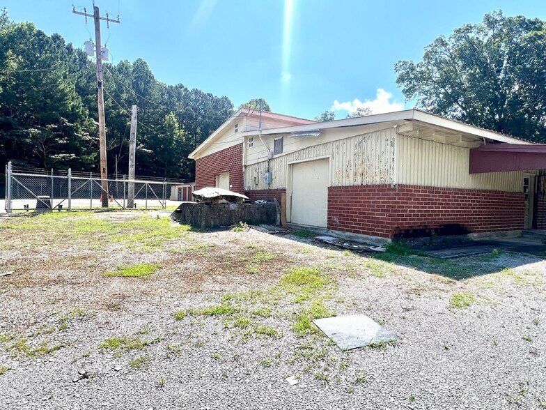 More Photos Of 907 S Main St, LaFayette Light Distribution For Sale