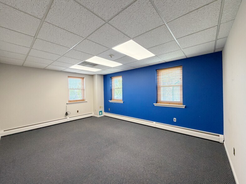 More Photos Of 216 Cedar Ave, Willow Grove Office Residential For Lease