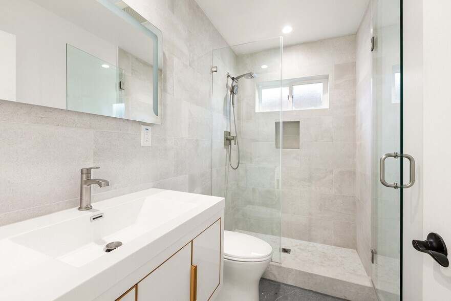 More Photos Of 2511 Purdue Ave, Los Angeles Multifamily For Sale