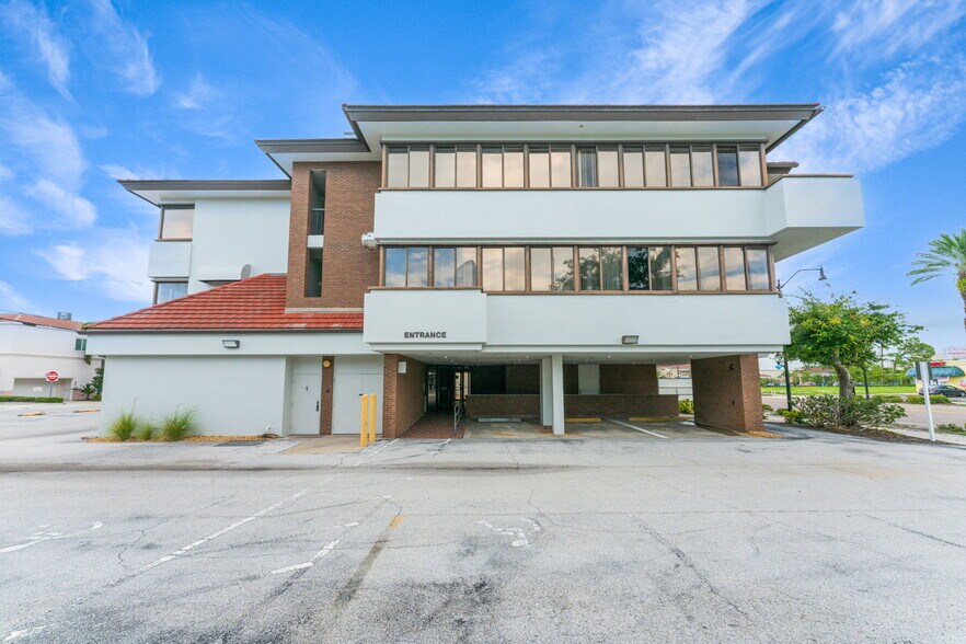 More Photos Of 420 Tamiami Trl S, Venice Medical For Sale