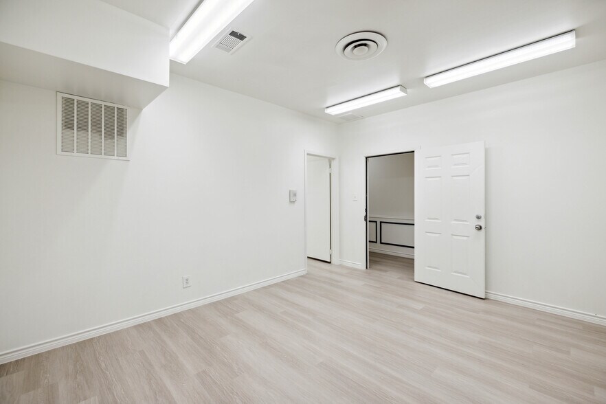 More Photos Of 3606 Marvin D Love Fwy, Dallas Medical For Lease