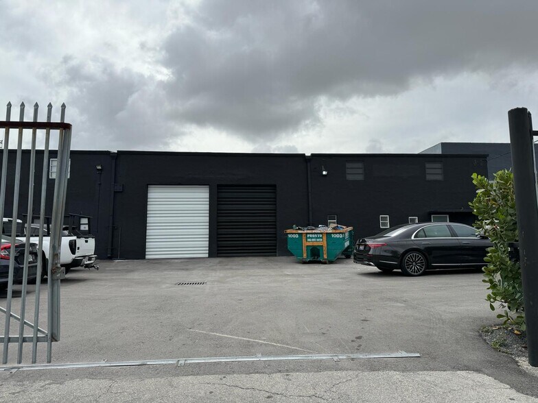 More Photos Of 7880-7882 NW 56th St, Miami Warehouse For Lease