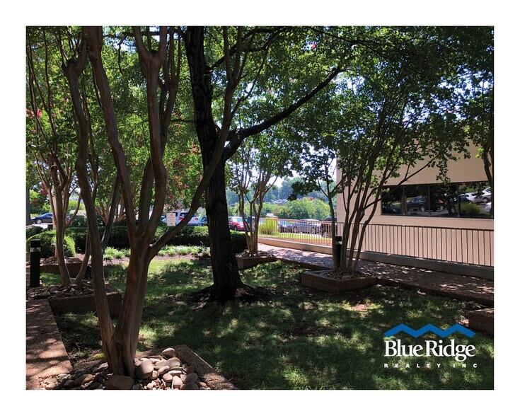 More Photos Of 9111 Cross Park Dr, Knoxville Office For Sale