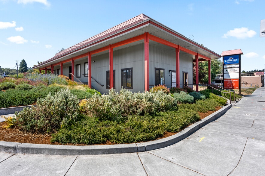 More Photos Of 16 W Valley St, Willits Office For Lease
