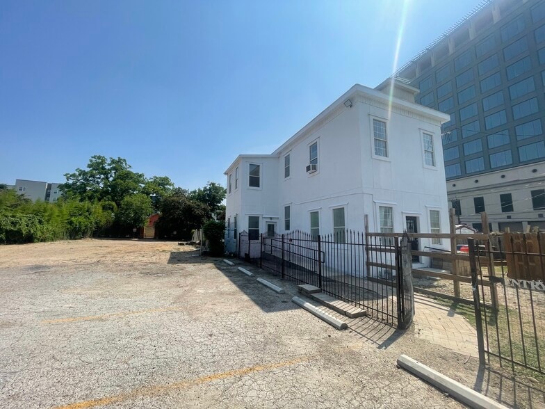 More Photos Of 610 E Josephine St, San Antonio Restaurant For Lease