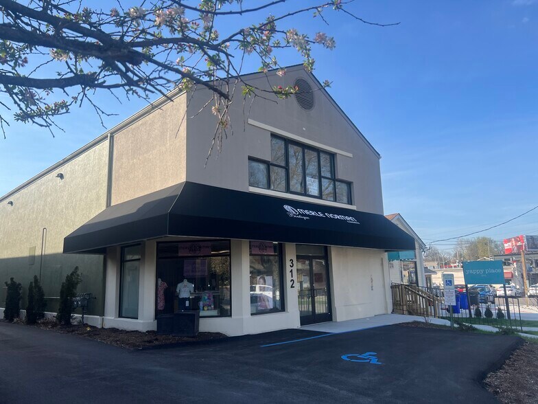 More Photos Of 312 S Ashland Ave, Lexington Freestanding For Lease