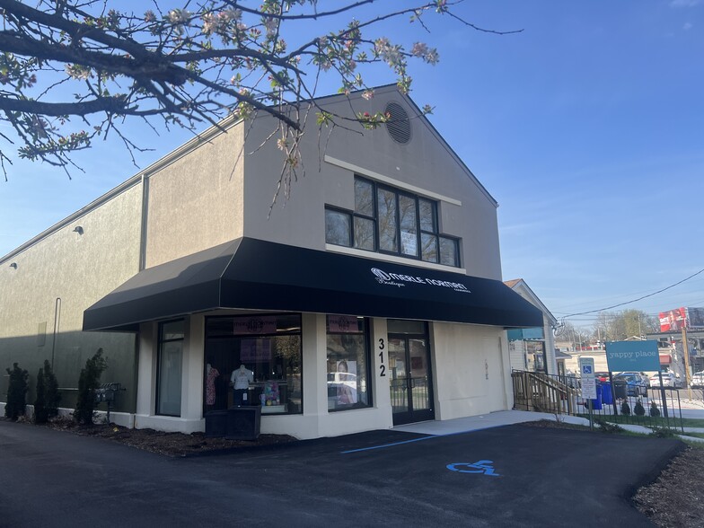 More Photos Of 312 S Ashland Ave, Lexington Freestanding For Lease