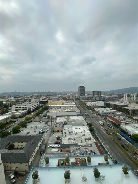 More Photos Of 330 N Brand Blvd, Glendale Office For Lease