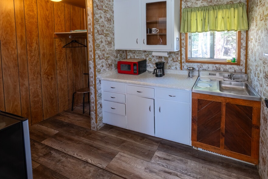 More Photos Of 55380 Flintridge Dr, Shaver Lake Hotel For Sale