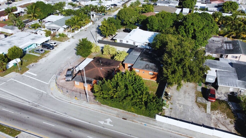 More Photos Of 3575 NW 103rd St, Miami Multifamily For Sale