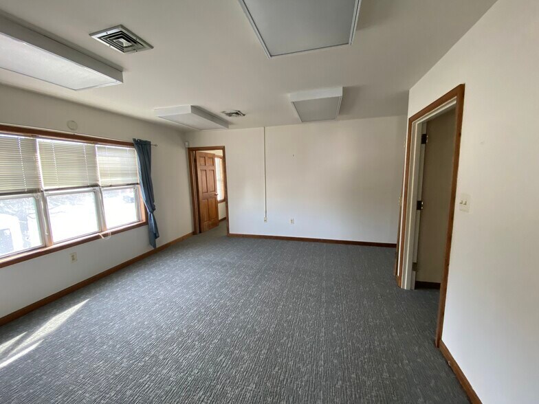More Photos Of 9100 Church St, Manassas Office For Sale
