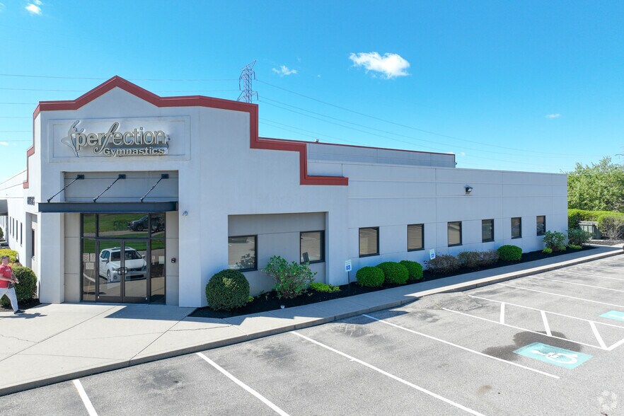 More Photos Of 5635-5653 Union Centre Dr, West Chester Warehouse For Lease