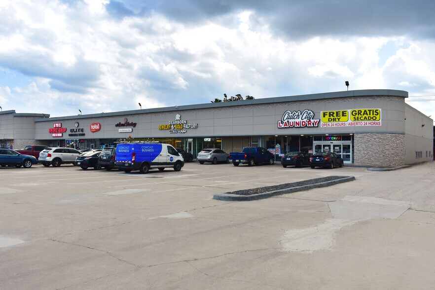 More Photos Of 3330 Hillcroft Ave, Houston Unknown For Lease