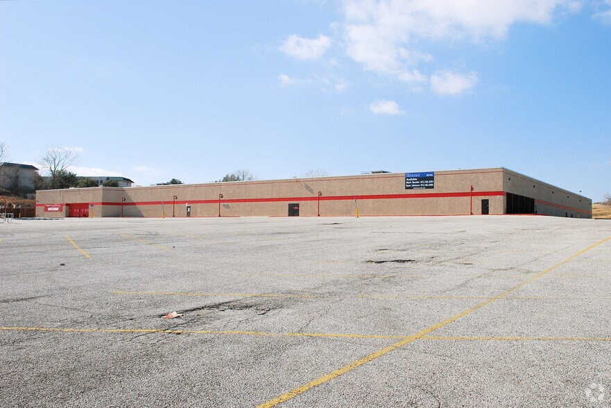 More Photos Of 2600 S Cherry Ln, Fort Worth Freestanding For Sale