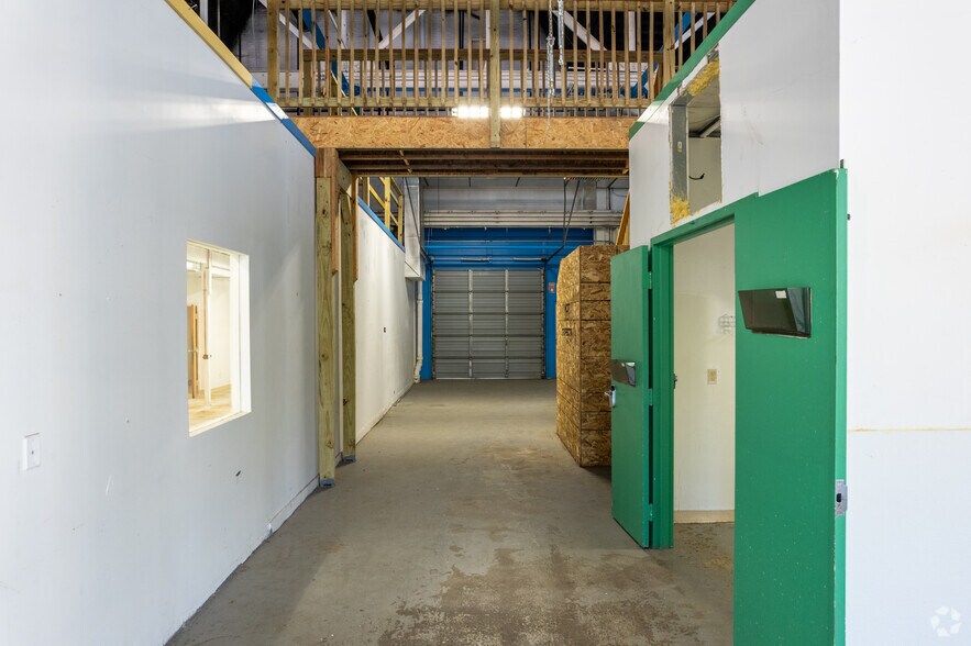 More Photos Of 290 Pratt St, Meriden Light Manufacturing For Lease