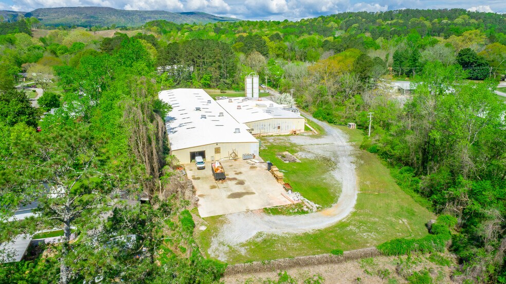 More Photos Of 1129 S Chattanooga St, LaFayette Warehouse For Sale