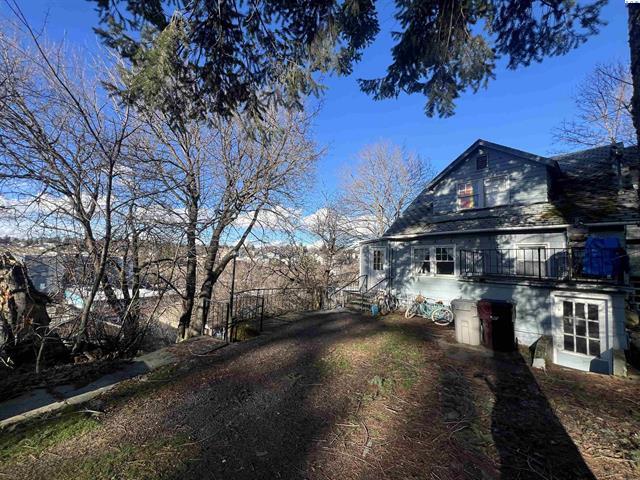 Primary Photo Of 230-240 SE Spring St, Pullman Apartments For Sale