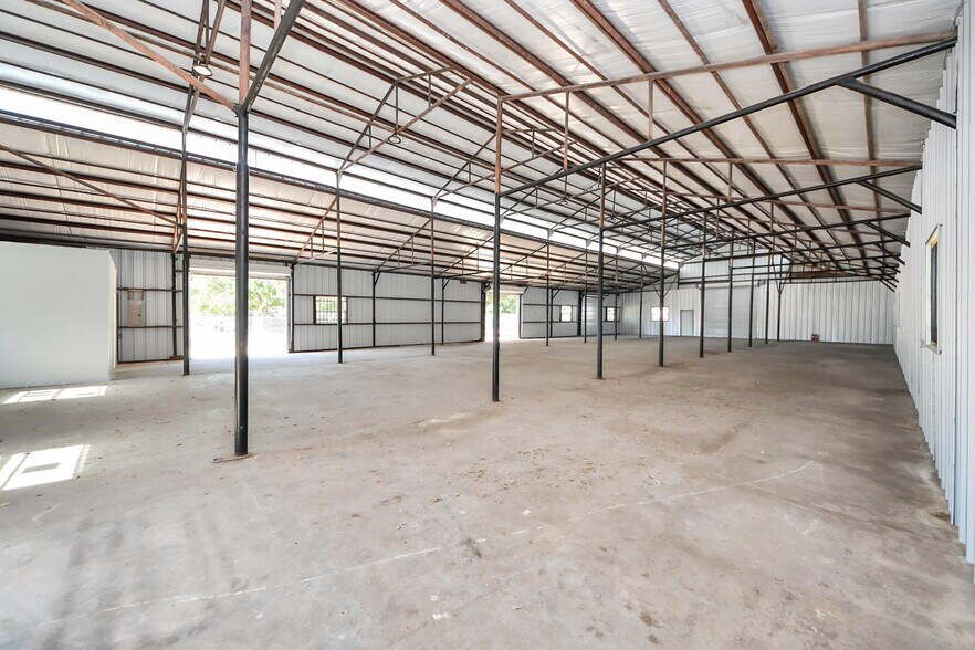 More Photos Of 11980 Alief Clodine Rd, Houston Light Distribution For Sale