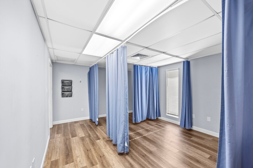 More Photos Of 6266 W St, Pensacola Office For Sale