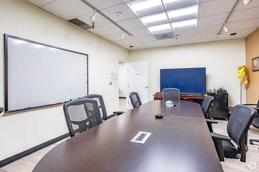 More Photos Of 1210 N Tustin Ave, Anaheim Warehouse For Lease