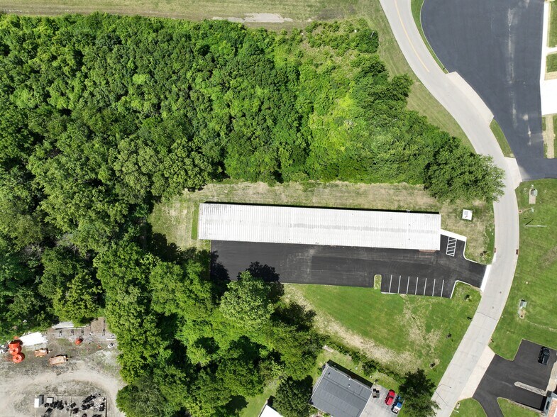 More Photos Of 325 Harmon Ave, Lebanon Distribution For Lease