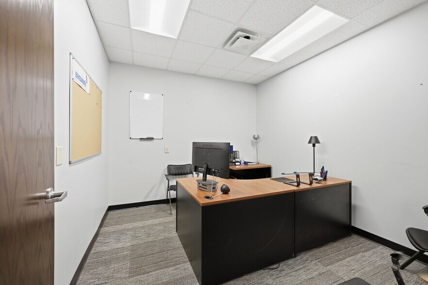More Photos Of 2720 Discovery Dr, Raleigh Flex For Lease