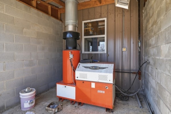 More Photos Of 1018 Abiff Rd, Bon Aqua Service For Sale