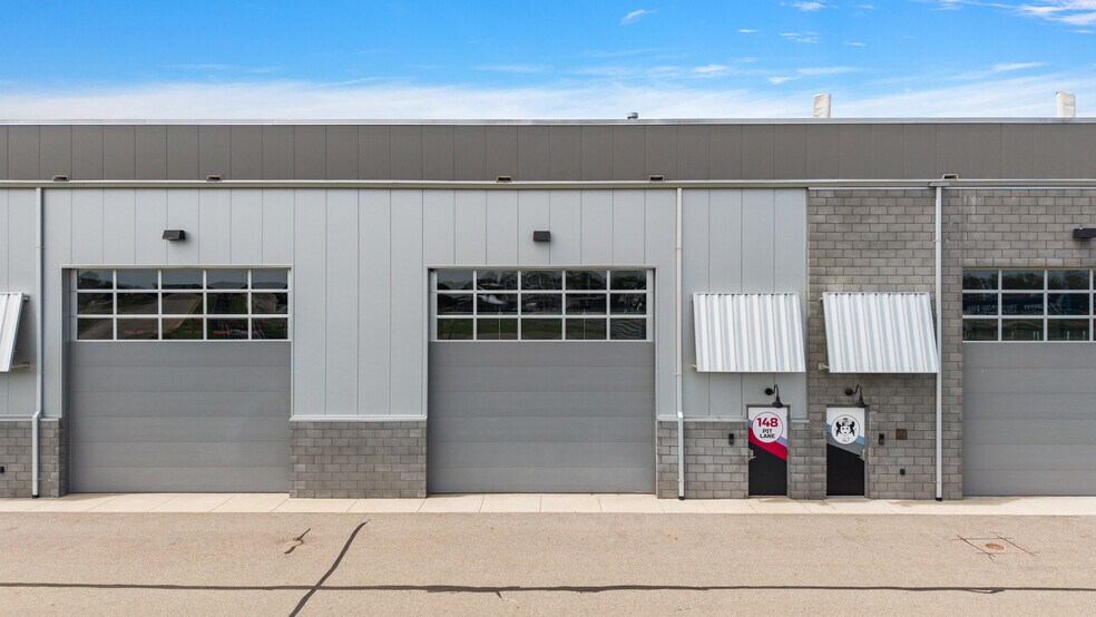 More Photos Of 148 Pit Ln, Pontiac Parking Garage For Sale