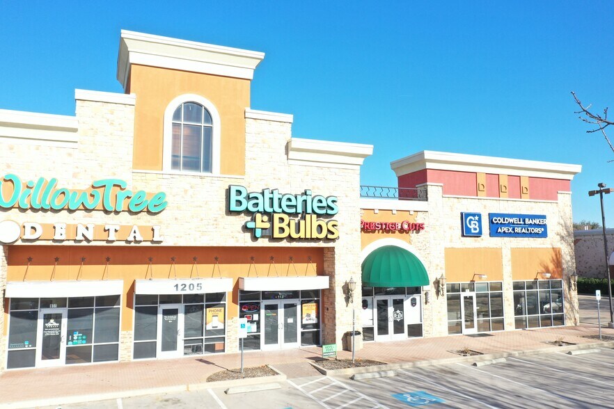 More Photos Of 1205 E Debbie Ln, Mansfield Freestanding For Sale