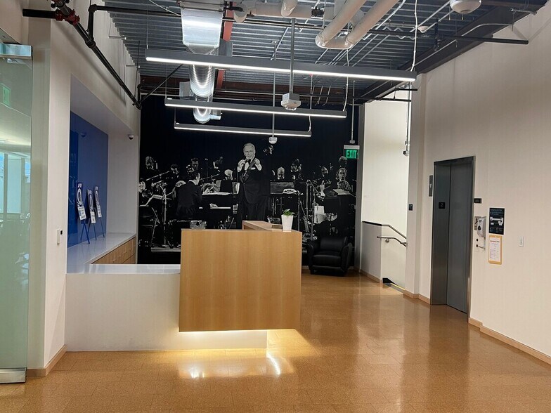 More Photos Of 3220 Winona Ave, Burbank Research And Development For Lease