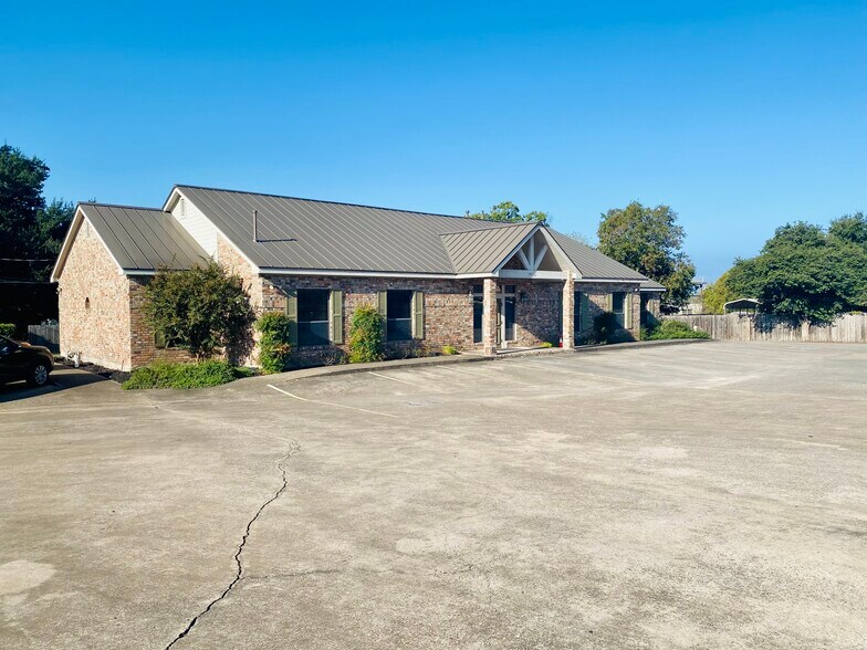More Photos Of 901 Loop 337, New Braunfels Medical For Lease