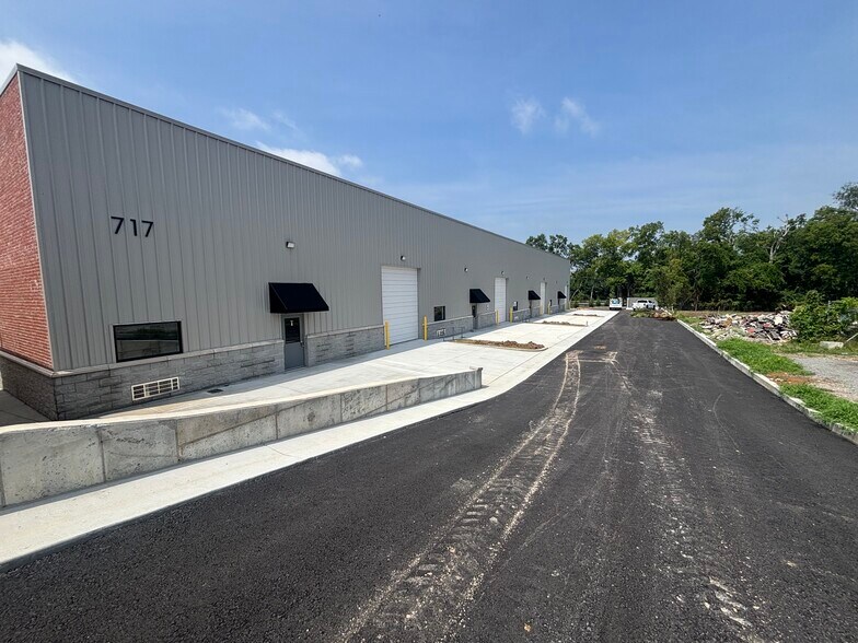 More Photos Of 719 Gallatin Pike N, Madison Light Distribution For Lease