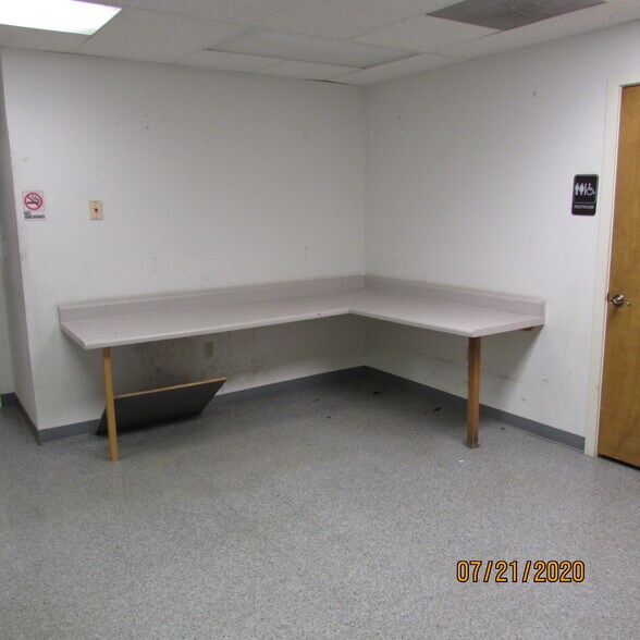 More Photos Of 457 Diller Ave, New Holland Warehouse For Lease