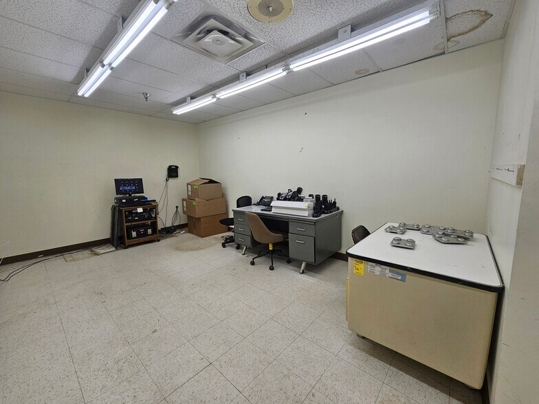 More Photos Of 15977-15981 State Route 170, Calcutta Freestanding For Lease