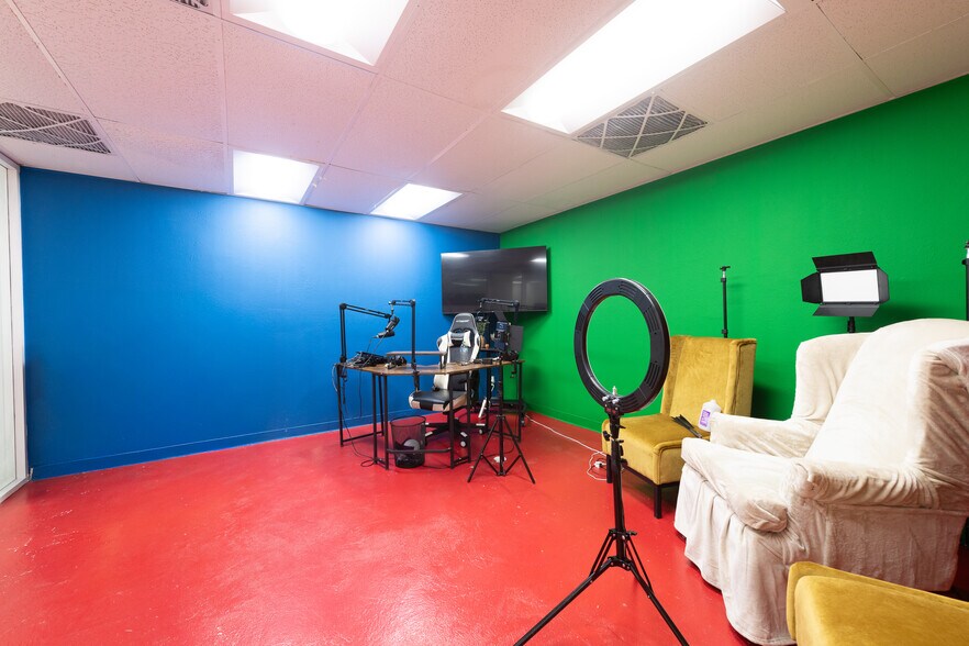 More Photos Of 6013 W Olympic Blvd, Los Angeles Storefront Retail Office For Lease