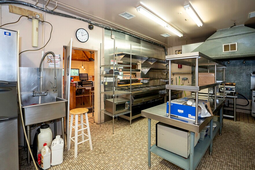More Photos Of 6006 Shepherdsville Rd, Louisville Restaurant For Sale