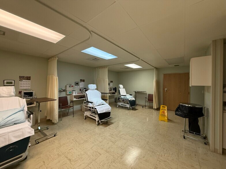 More Photos Of 501 Doctors Ct, Oshkosh Medical For Sale