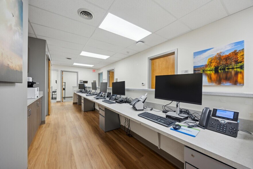 More Photos Of 1569 Medical Dr, Pottstown Office For Sale