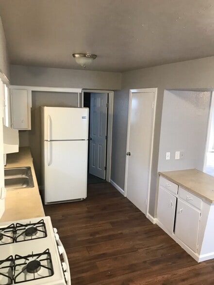 More Photos Of 511 W Cleveland St, Alvin Apartments For Sale
