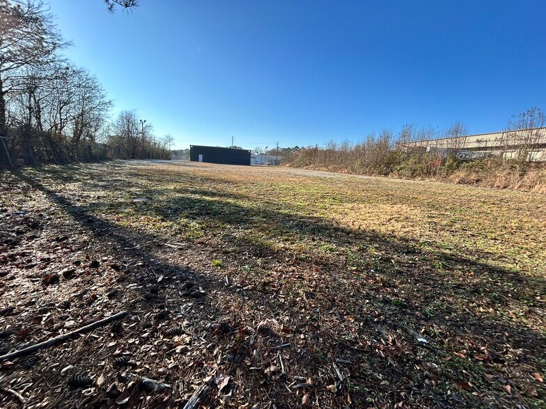 More Photos Of 314 Cash Memorial Blvd, Forest Park Warehouse For Lease